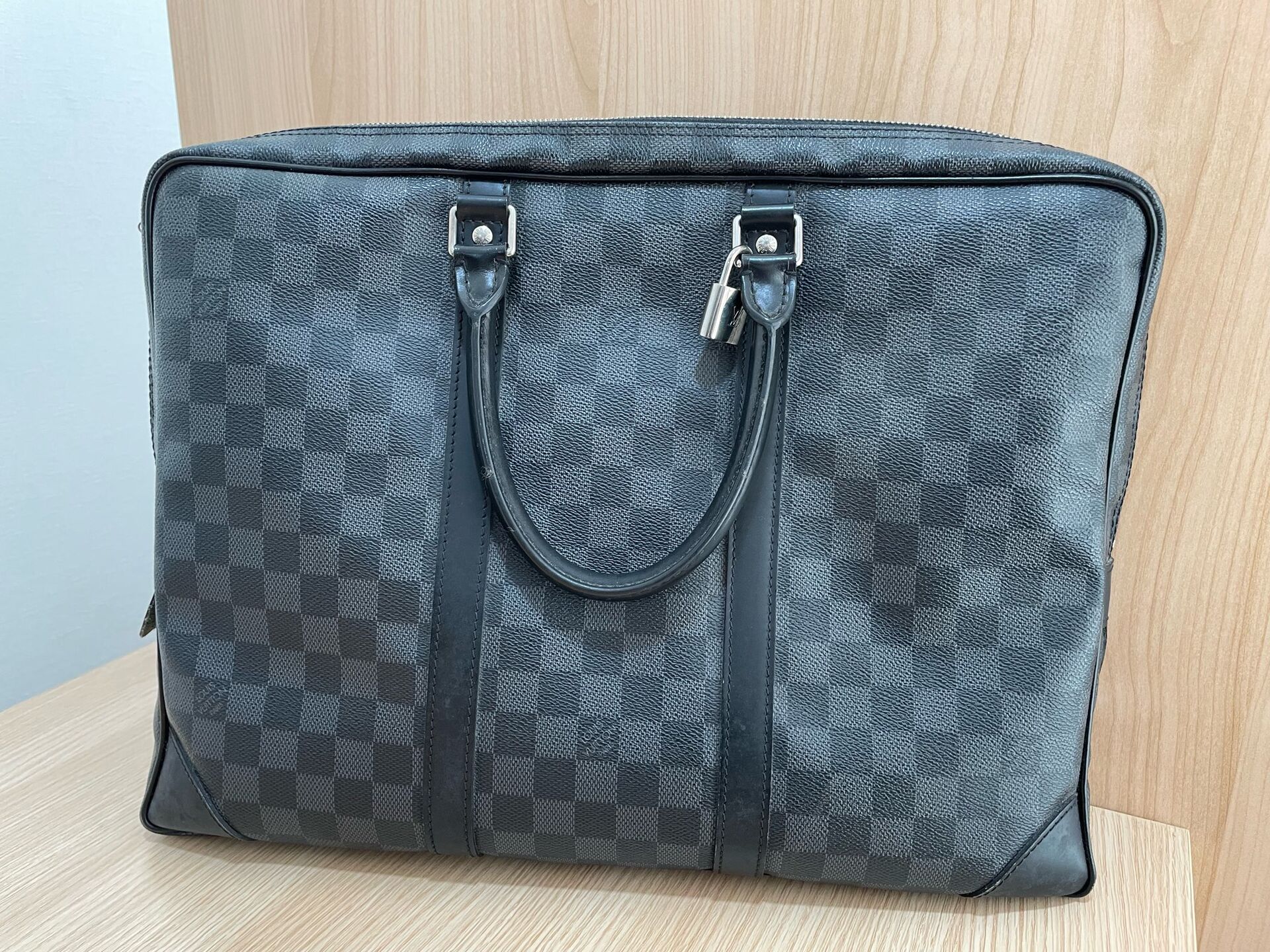 鶴見区でルイヴィトンのダミエグラフィット ビジネスバッグの買取なら買取店わかば鶴見駅前店へ