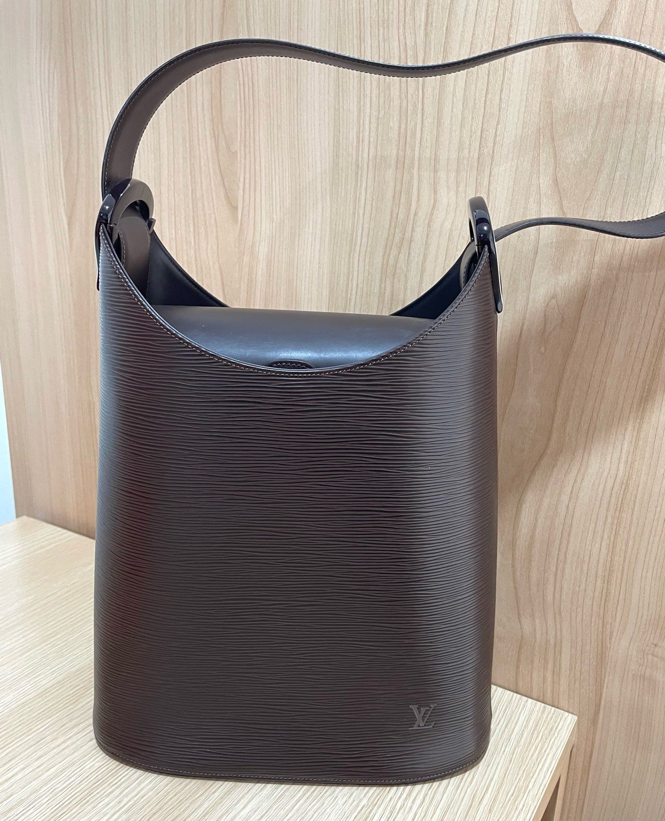 鶴見区でルイヴィトンのエピ ヴェルソー ショルダーバッグの買取なら買取店わかば鶴見駅前店へ