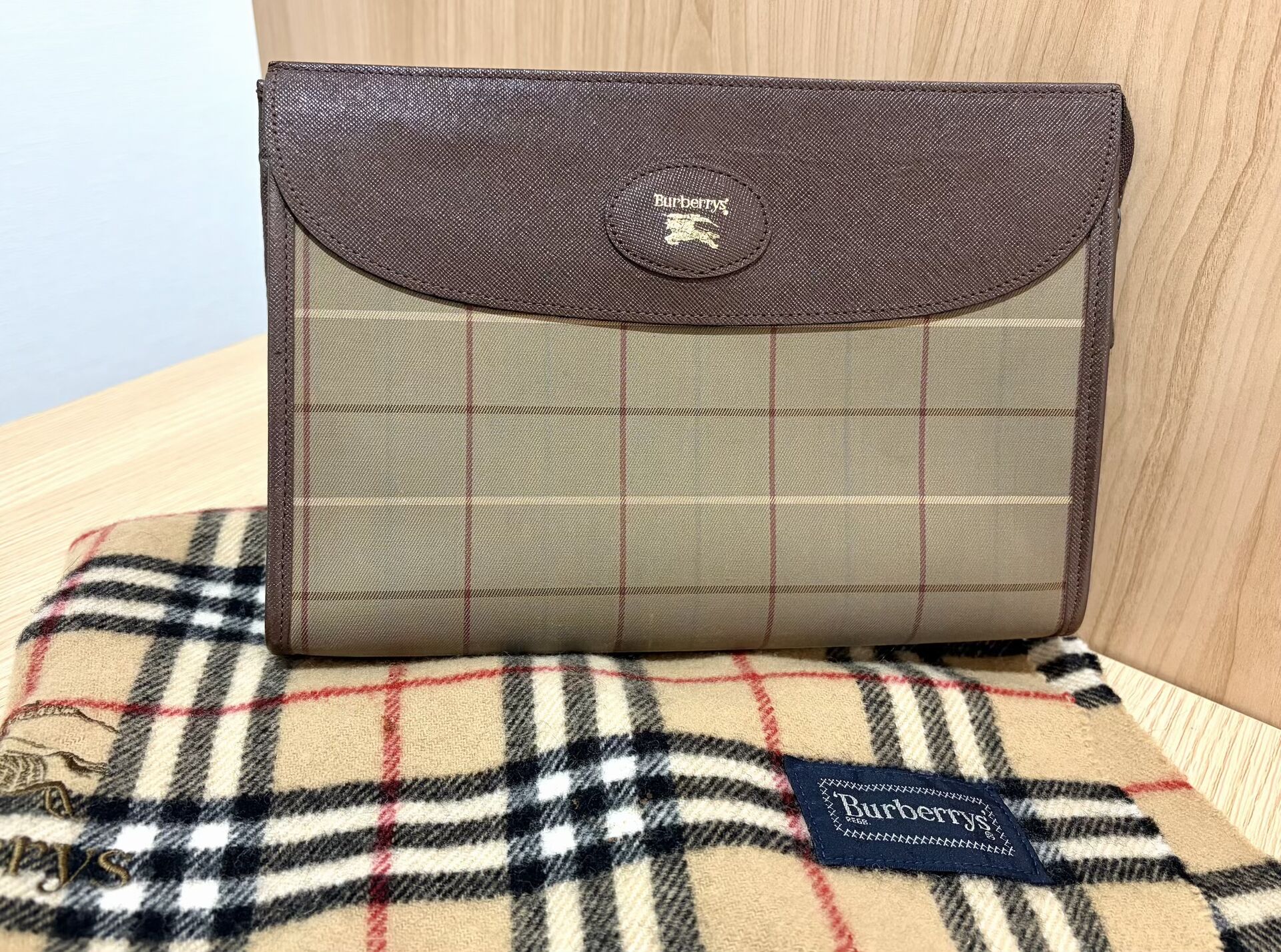 Burberry バーバリー セカンドバッグ マフラー
