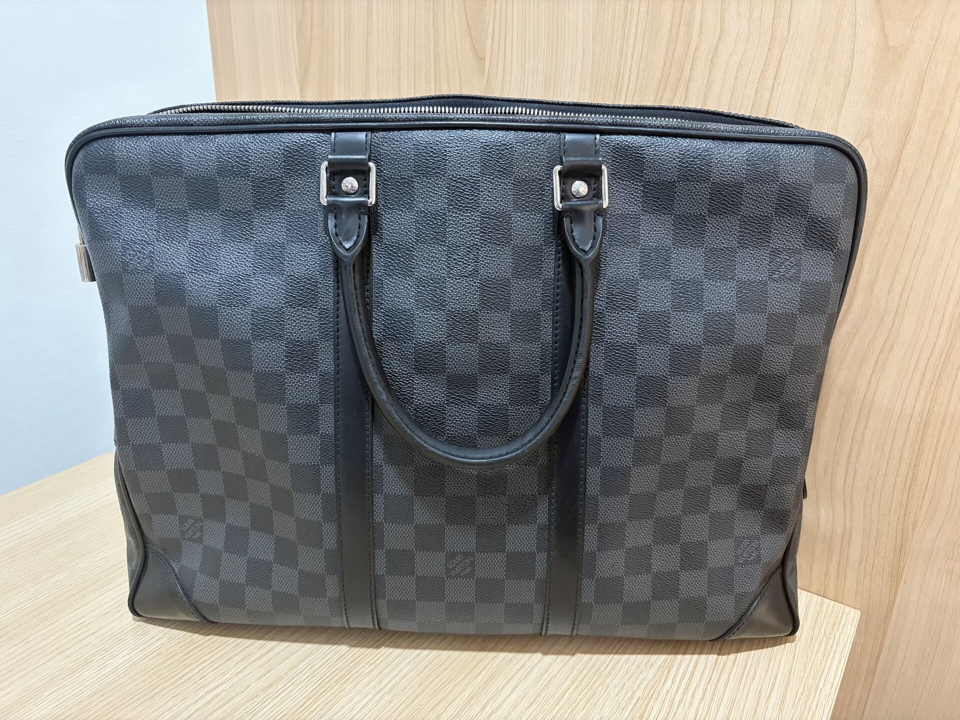 ルイヴィトン ダミエグラフィット ビジネスバッグをお買取りしました