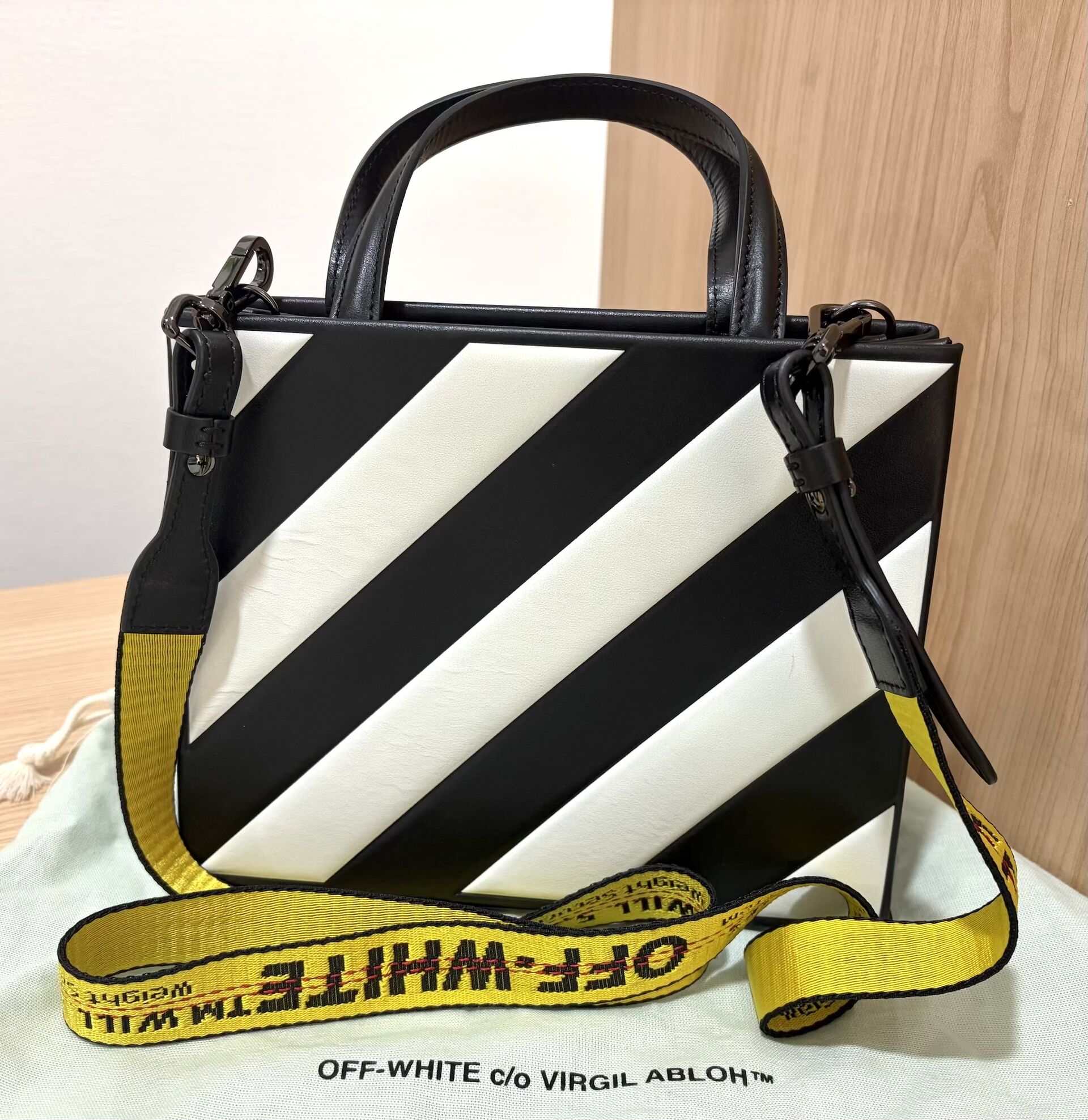 OFF WHITEの2WAYバッグをお買取りしました！【買取店わかば鶴見駅前店】